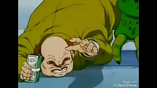 Cell dotado com seu pau de fimose come gordo em público